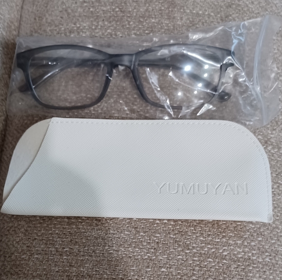 COMPUTER READERS (0.0) - Picture 1 of 2